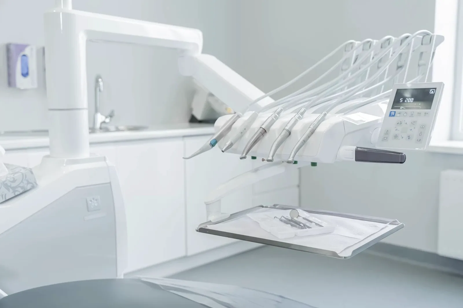 Riunito odontoiatrico e strumenti — studio dentistico Centro Medico Minetti Milano